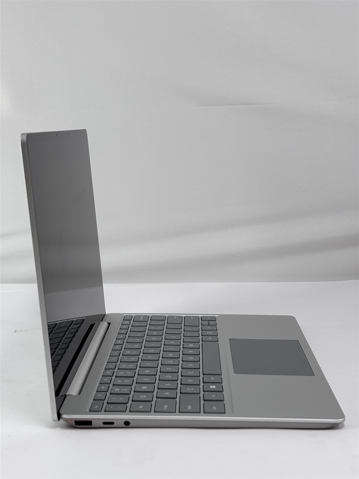 Microsoft Surface Laptop 12.4″ Go 2 Core i5-1135G7 16GB 256GB SSD Win11 Home