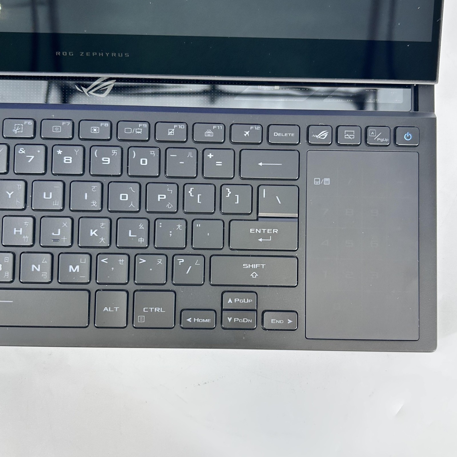 Asus ROG Zephyrus Duo 16 GX650 QHD+ 2.5 GHz Ryzen 9 7945HX 64GB 2TB SSD RTX 4090