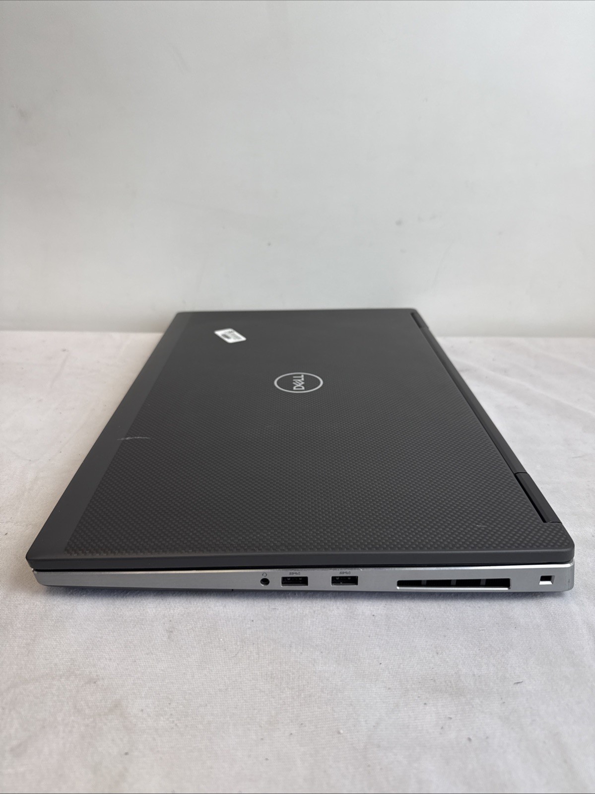(N) Dell Precision 7740 17″ i7 9880 @2.30GHz 32GB RAM 1TB SSD Radeon Pro WX 3200