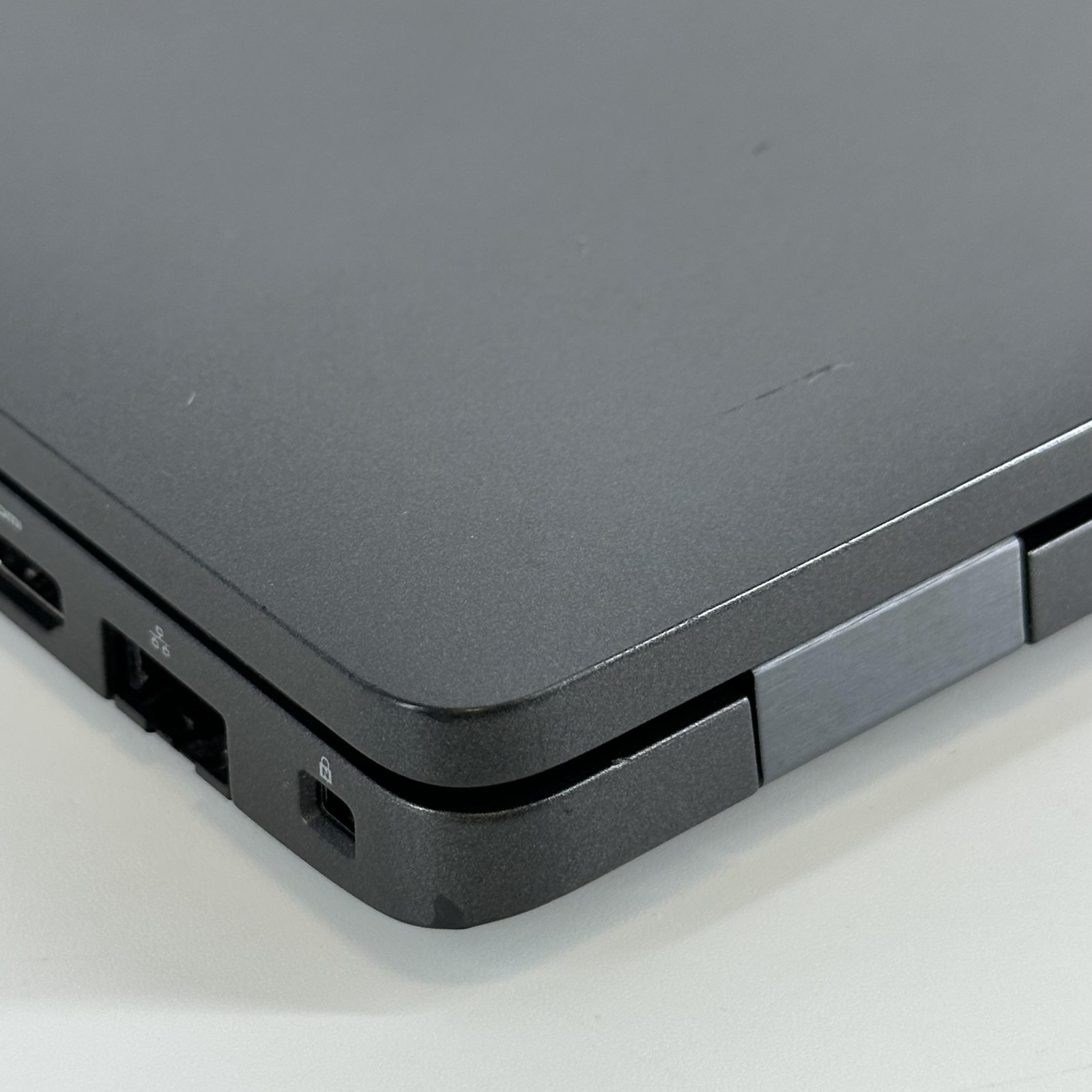 Dell Latitude 5501 15.6 Black FHD i7-9850H 2.60GHz 16GB 512GB SSD Good