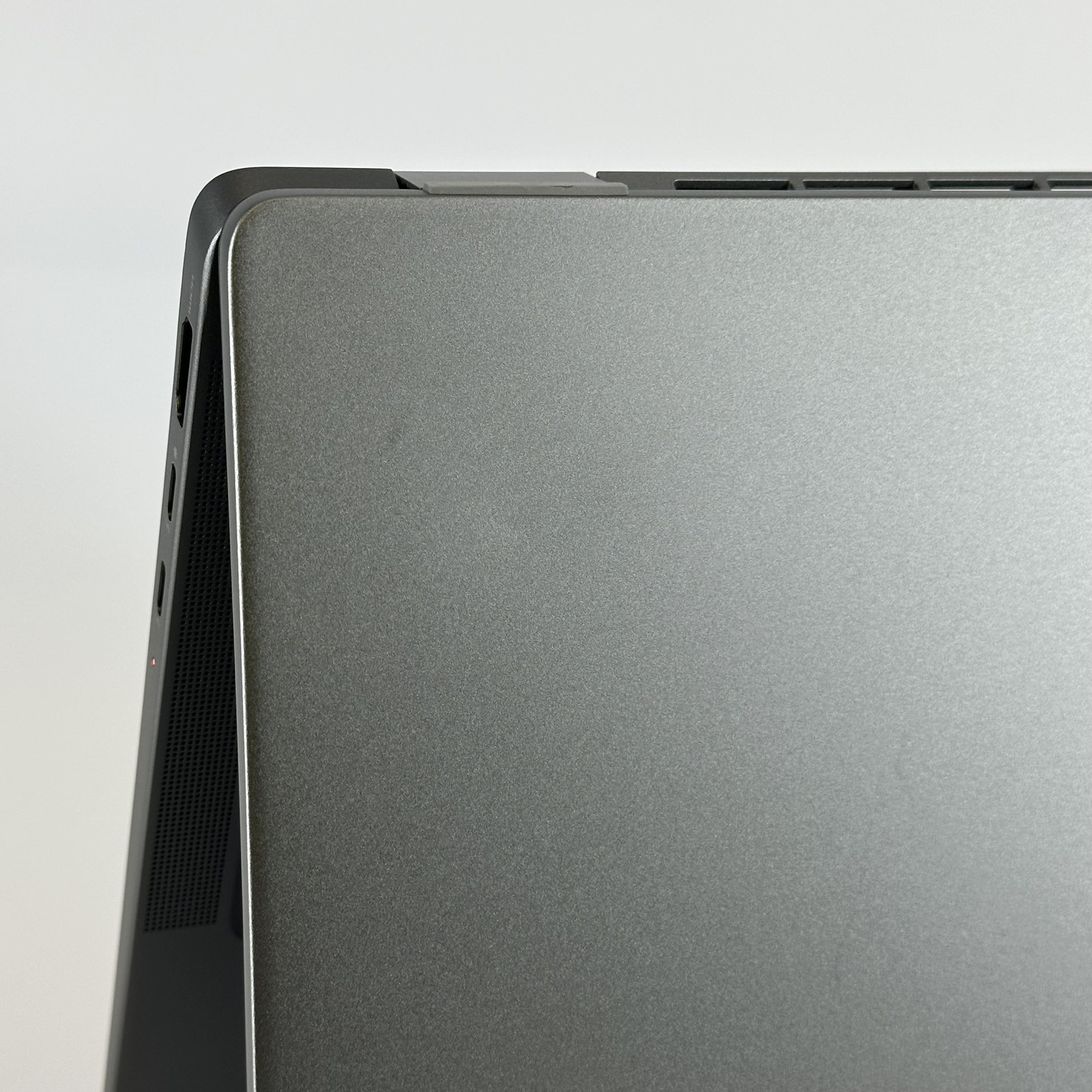 Dell Latitude 7450 14 Gray FHD+ 3.8 GHz Ultra 7 165H 32GB 512GB SSD HINGE SPLIT
