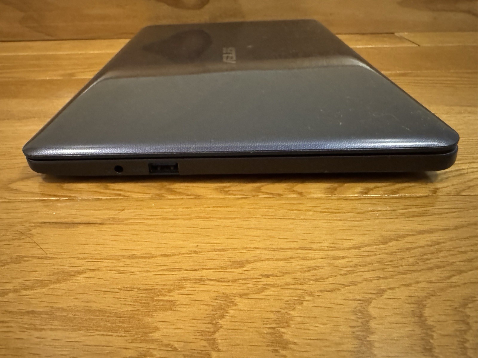 Asus Notebook E203M 2GB, 32GB, Celeron, Windows 10 S Bad Battery W Charger