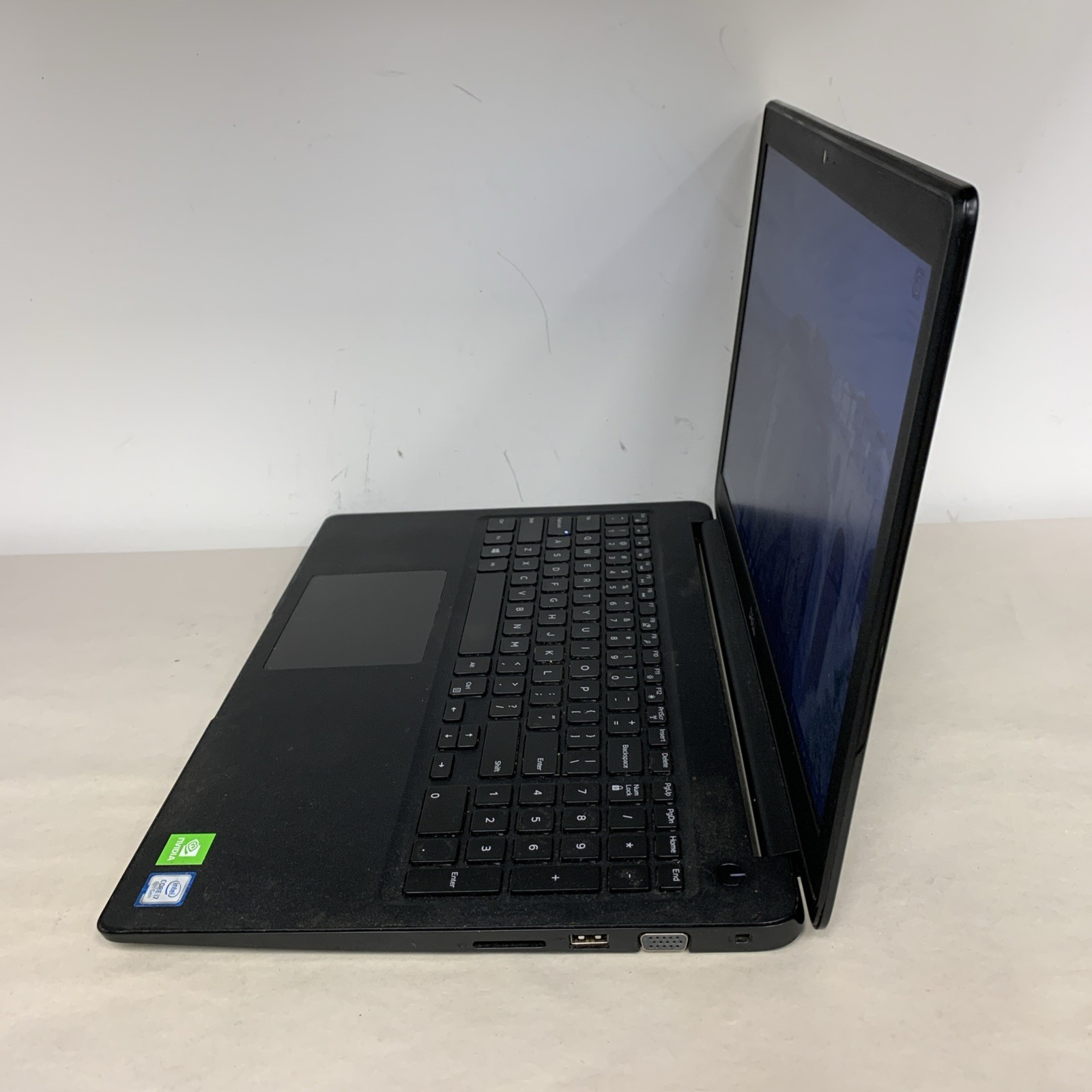 Dell Latitude 3500 i7-8565U 8GB RAM 256GB SSD Win10 Pro | READ DESCRIPTION