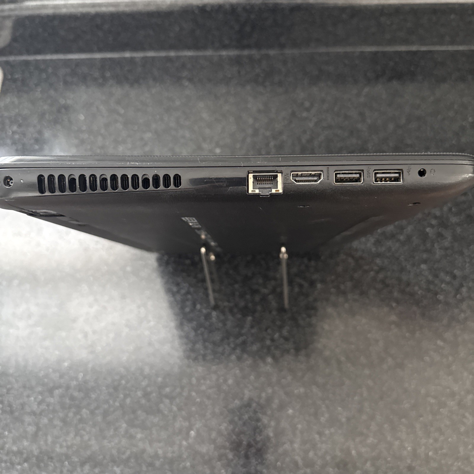 HP 15-ba079dx AMD A10-9600 Radeon R5 6GB RAM 1TB HDD Win 10 Pro Touchscreen