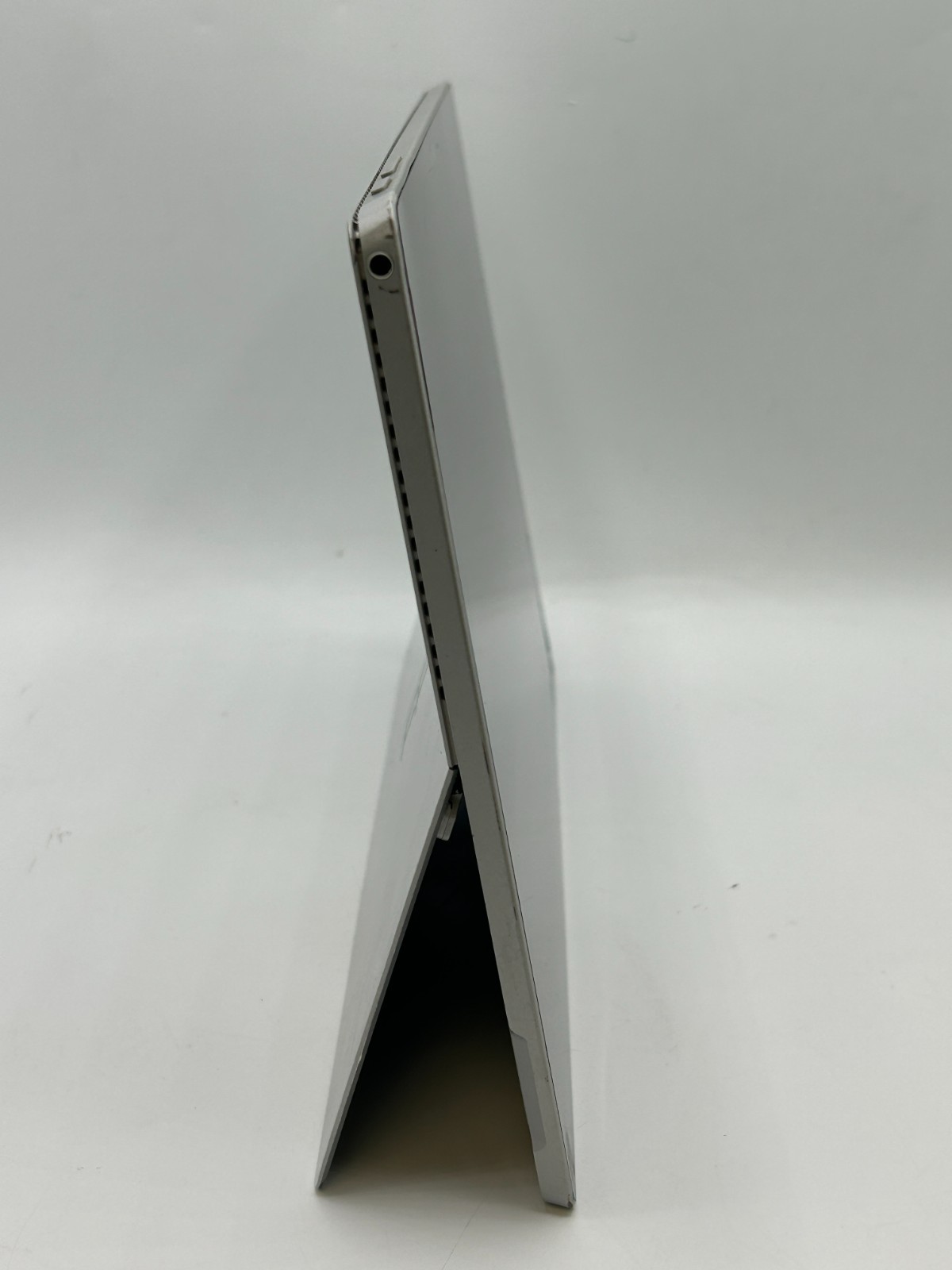Microsoft Surface Pro 4 1724 12.3″ i5-6300U 4GB RAM 128GB SSD Win 11 Pro