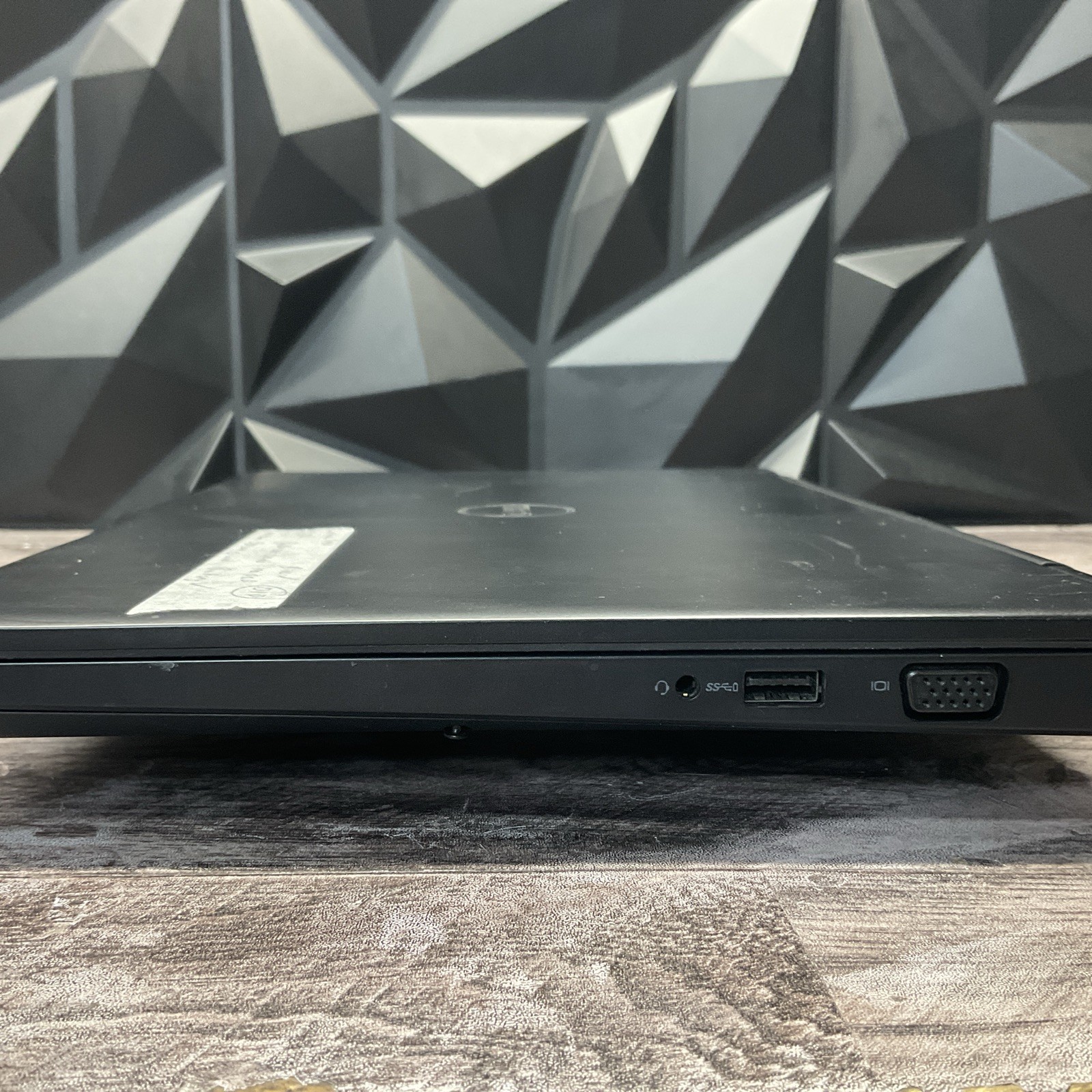 Dell Latitude 5490 / i5 8th Gen / BIOS Unlocked / Cracked Screen / No SSD / O10