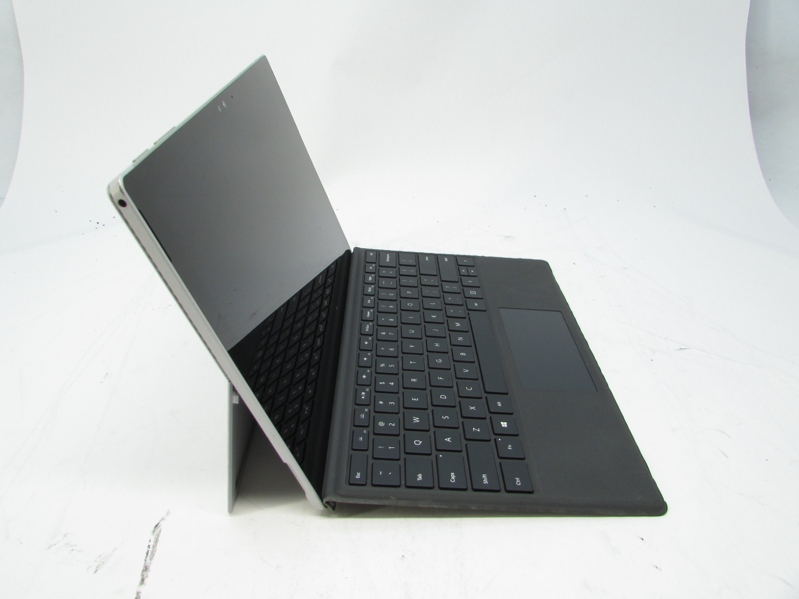Microsoft Surface Pro 4 1724 12.3″ i5-6300U 2.4GHz 8GB RAM 256GB NVMe No OS/AC