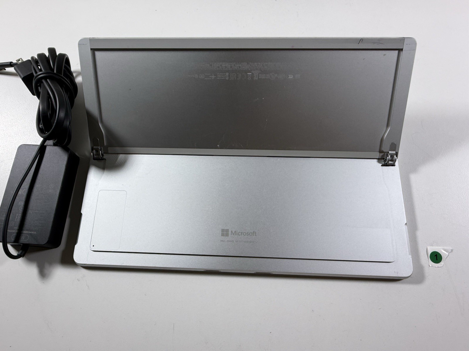 Microsoft Surface Pro 8 (1982) i5-1145G7 – 16GB RAM – 256GB 120Hz – Win 11 Pro