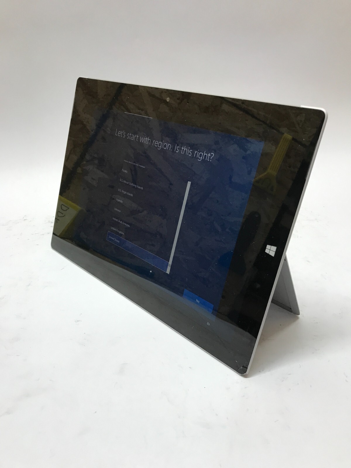 Microsoft Surface 3 1645 10.8″ Intel Atom 4GB RAM 64GB SSD Windows 10 Cracked DW