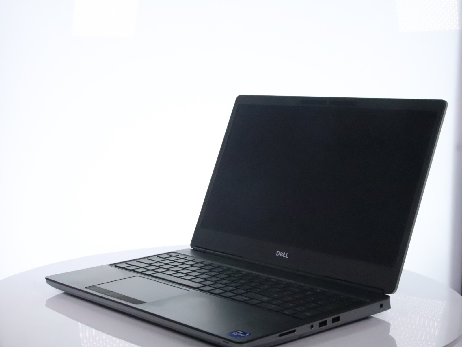 Dell Precision 7560 i7-11850H 32GB RAM 512GB NVMe 4GB NVIDIA T1200 W11P w/ AC