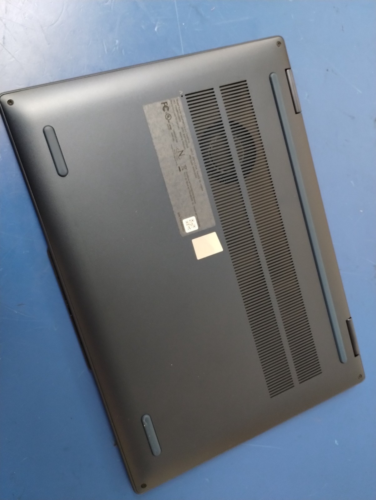 Lenovo IdeaPad 5 2-in-1 14AKP10 AMD Ryzen AI 7 350, 2.00 GHz 16 GB RAM 1 TB NVMe