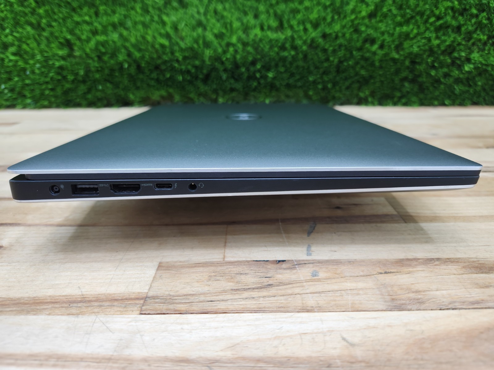 Dell Precision 5540 15.6″ 4K Touchscreen E-2276M 16GB 512GB SSD Quadro T2000 ~