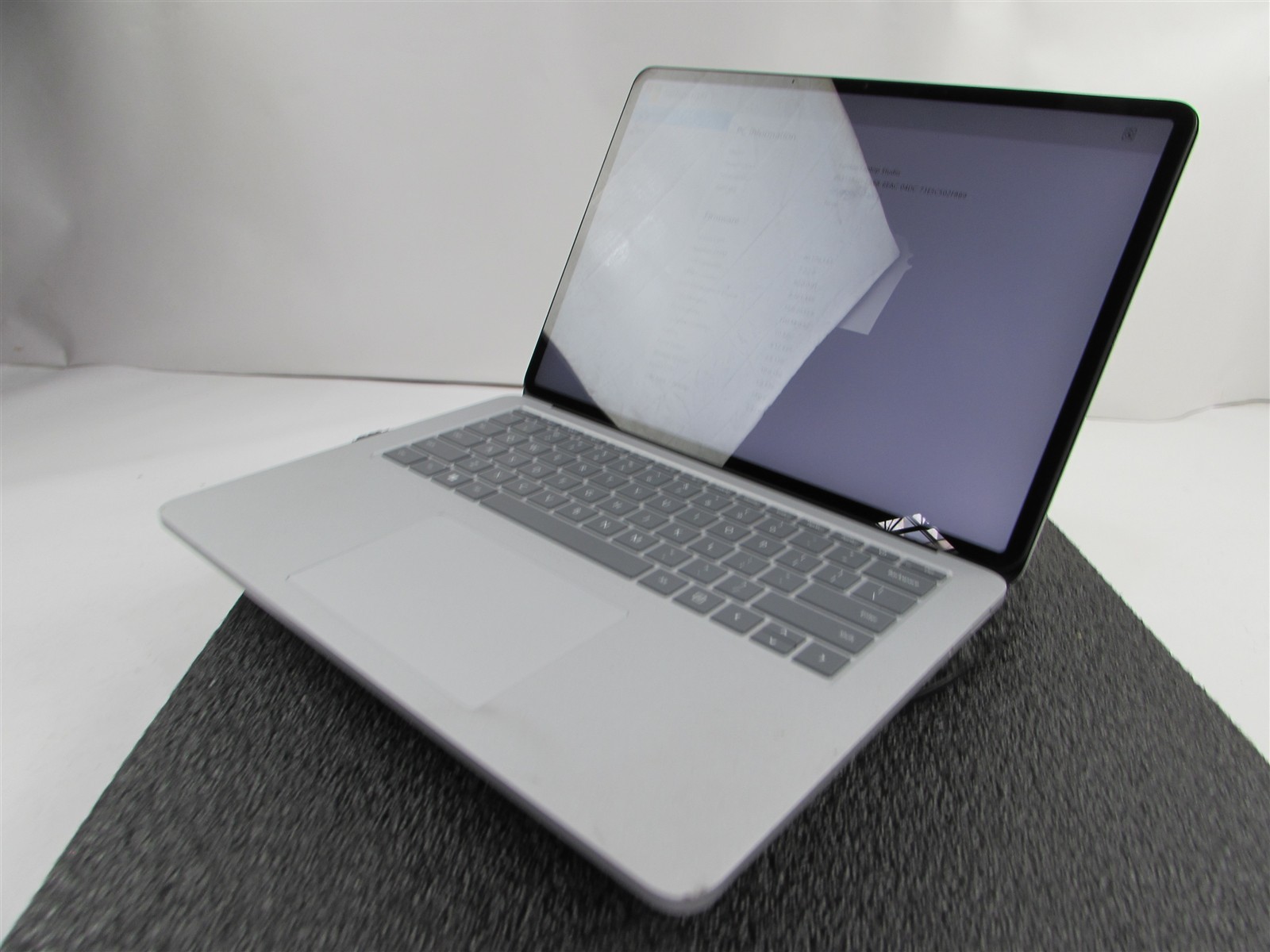 Microsoft Surface Laptop Studio 1964 i7-11370H 1TB SSD 32GB RTX A2000 *No A/C*