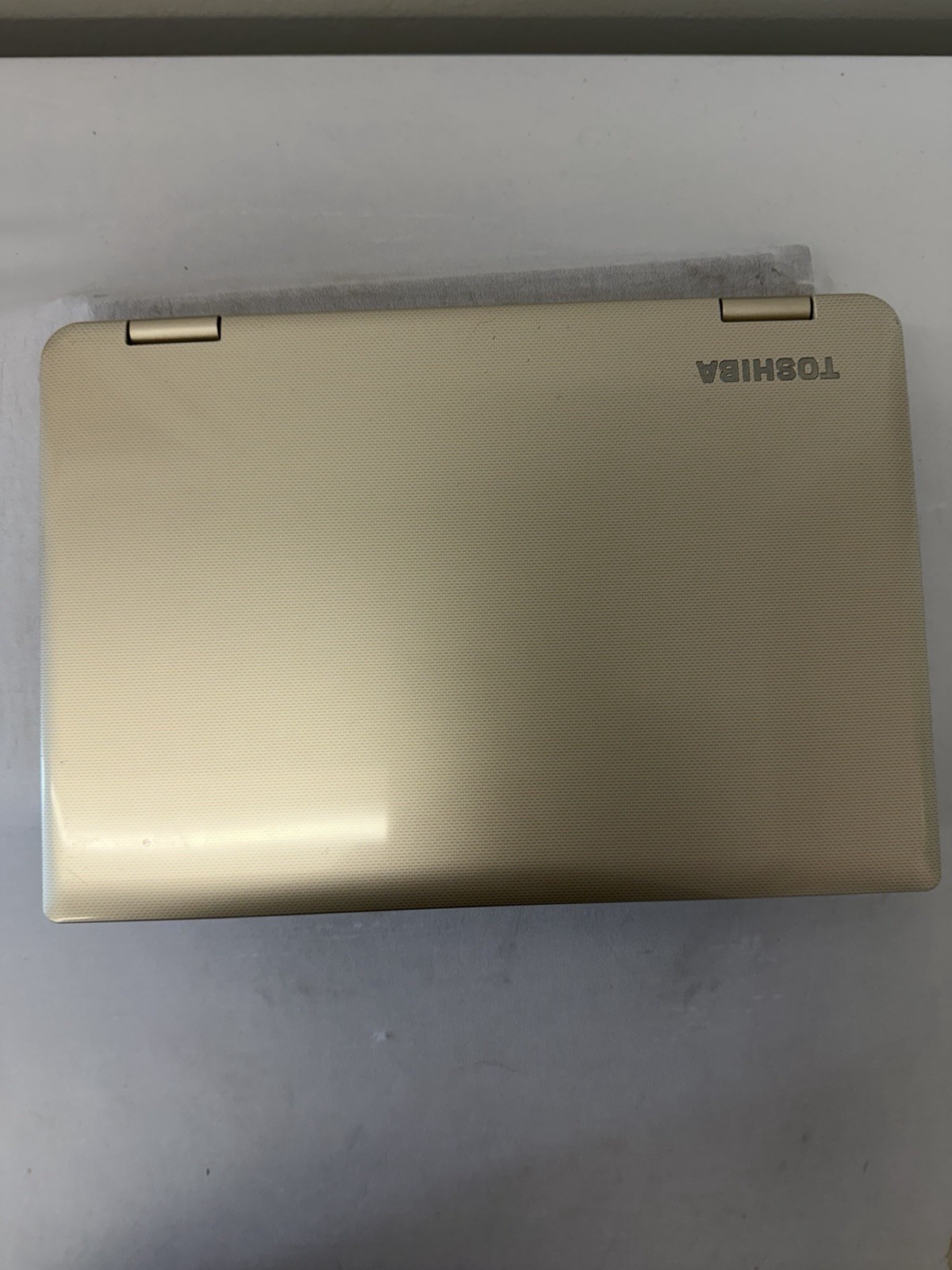 Toshiba Satellite L15W-B1302 Laptop – Good Screen – Intel Celeron N2840-Read Des