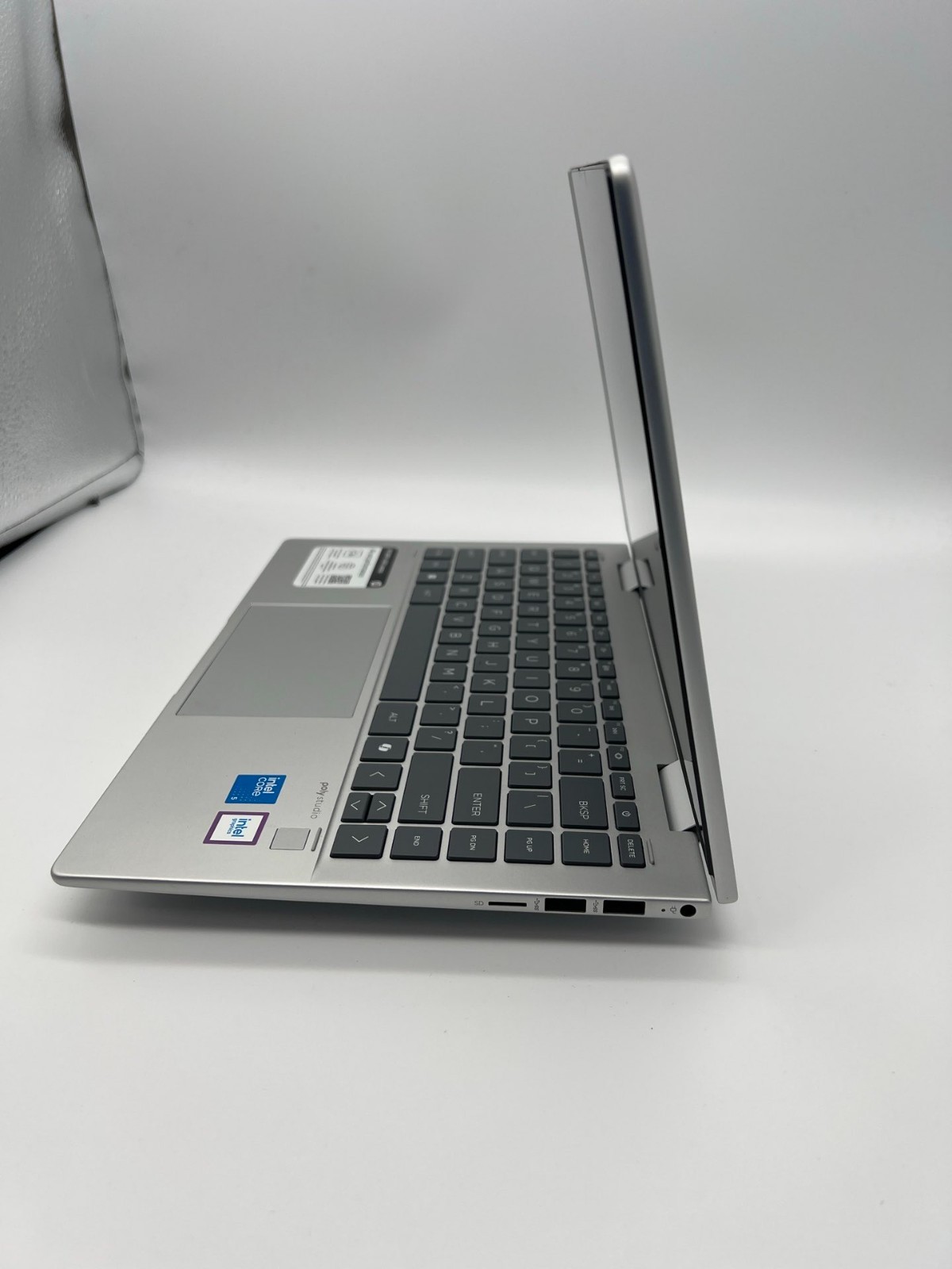 HP Envy x360 2-in-1 Touchscreen 14″ FHD, 10-Core Intel Core 5 120U 8/512