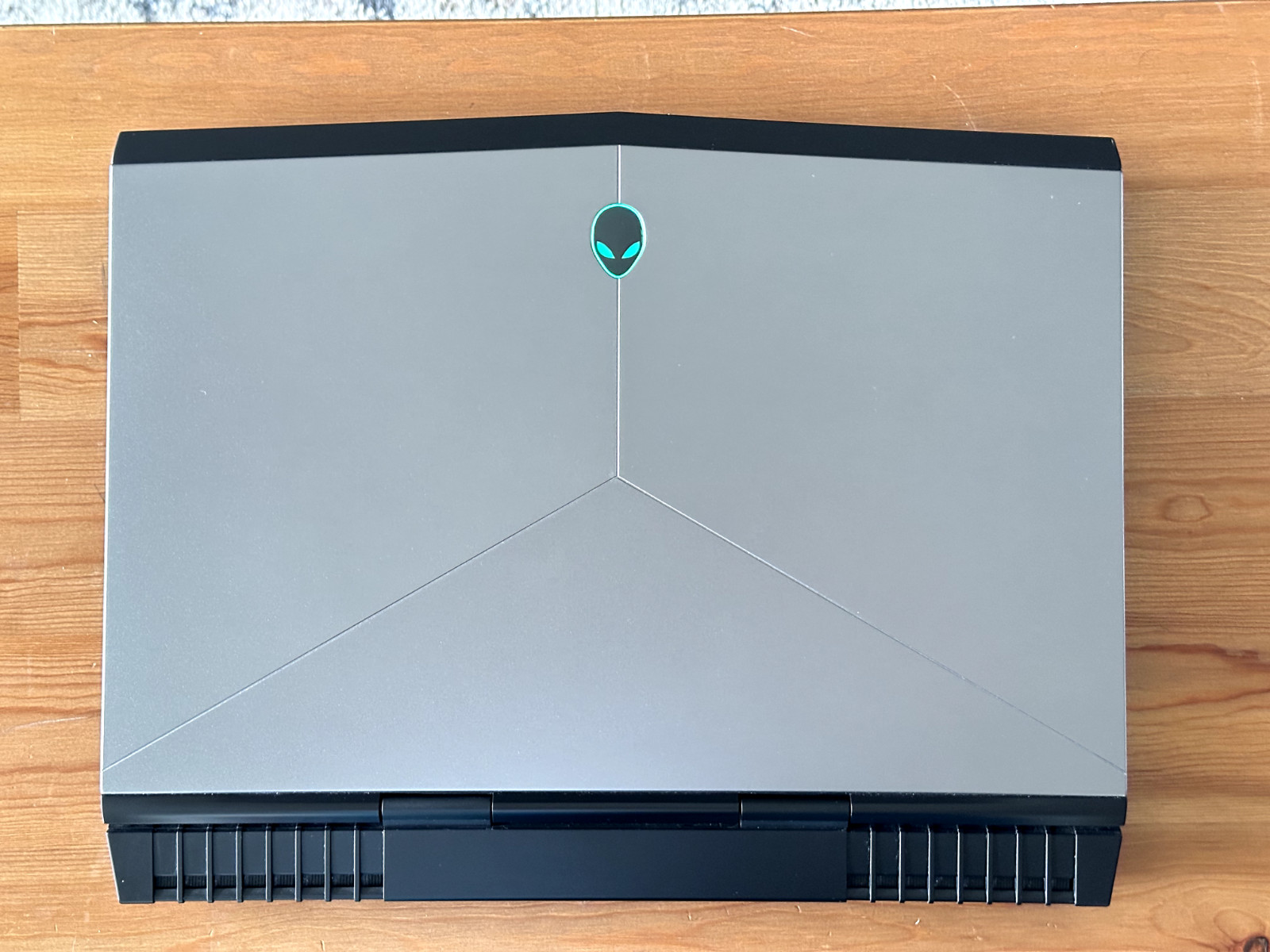 💻 Alienware 15 R4 Gaming Laptop – i7-8750H | GTX 1060 | 256GB M.2 SSD + 1TB HDD