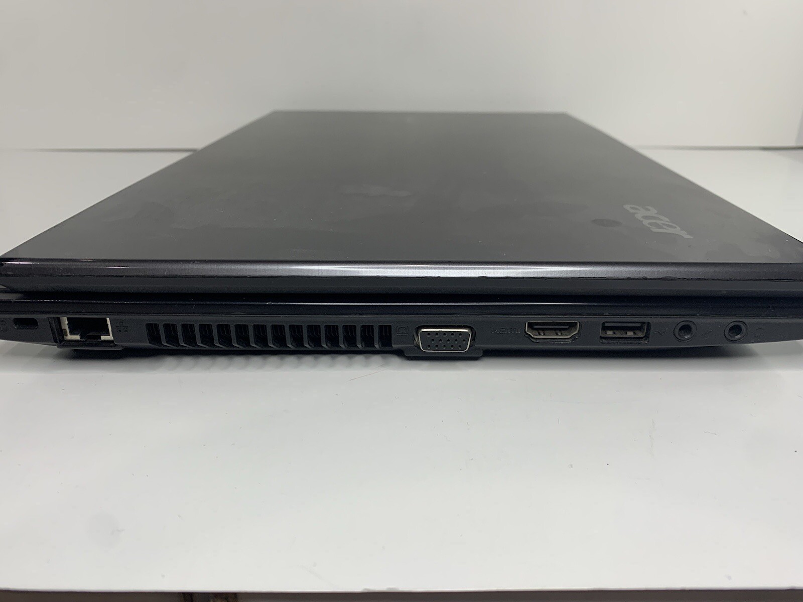 Acer Travel Mate 5760-6477 Laptop No Hard Drive No AC Adapter As Is For Parts!