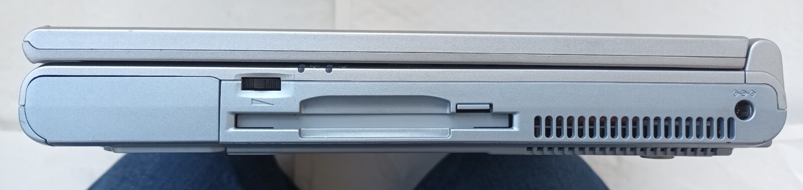 Samsung A10 Laptop 14.1″ 256MB 40GB IDE AMD Duron Windows XP Parallel Floppy CD