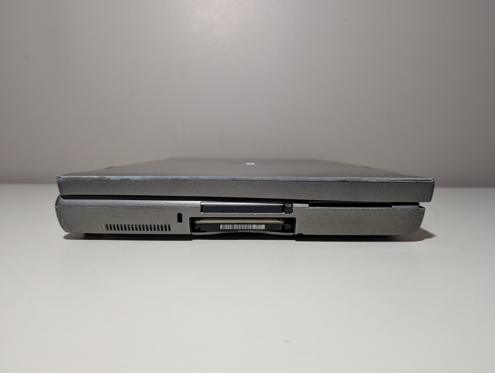 15″ Dell Latitude D810 | Pentium M 30GB HDD | ATI DVD Win XP 32-Bit Serial Port
