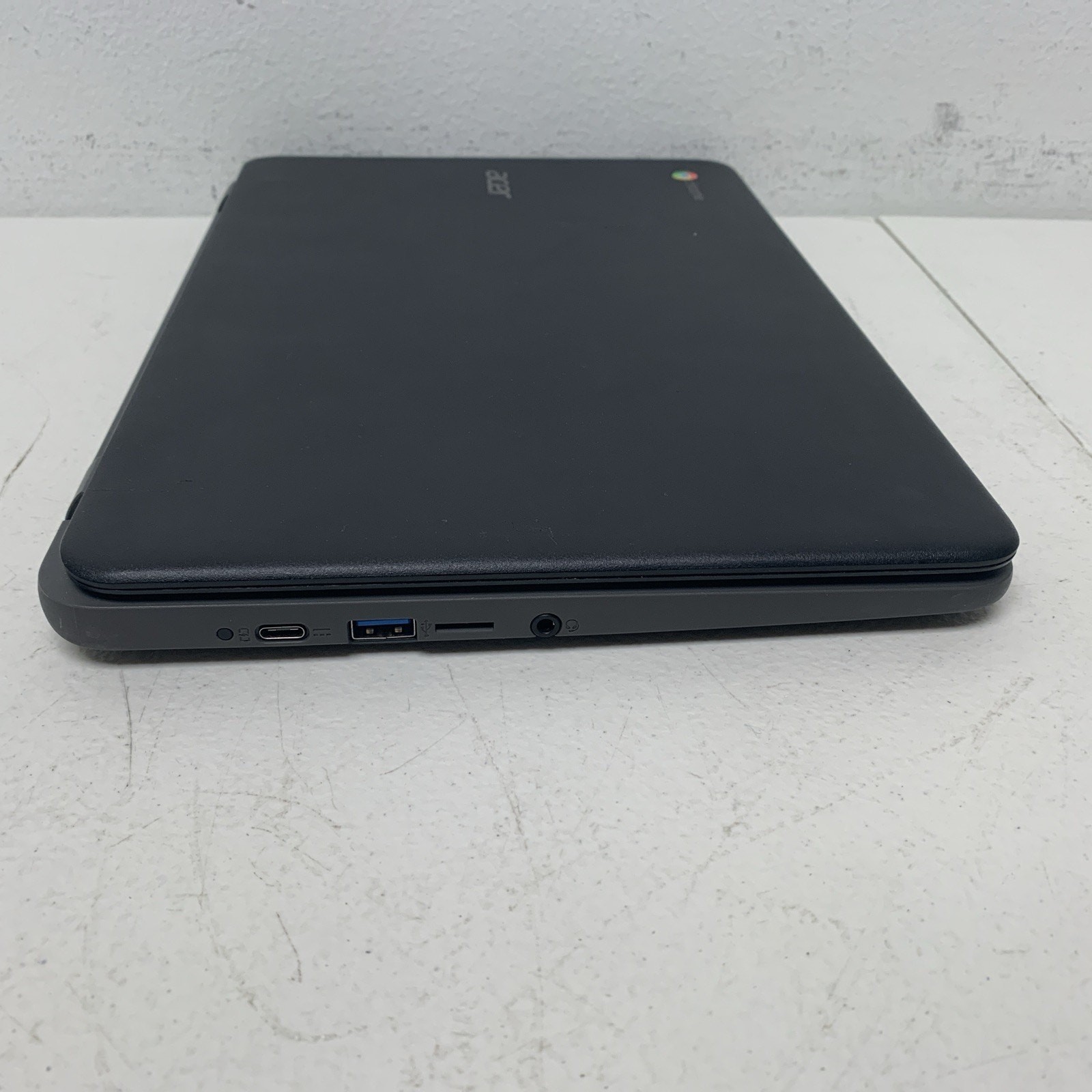 Acer Chromebook C733 Intel Celeron N4020 4GB , 32 GB SSD , Works Great Touc Scr