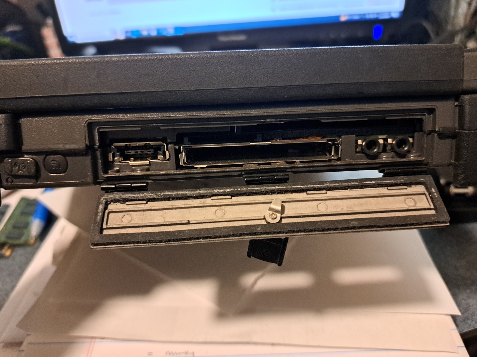 Dell Latitude XT2 XFR P05S Core2Duo U9600 1.6GHz 3GB RAM+Adapter. NO HDD/OS