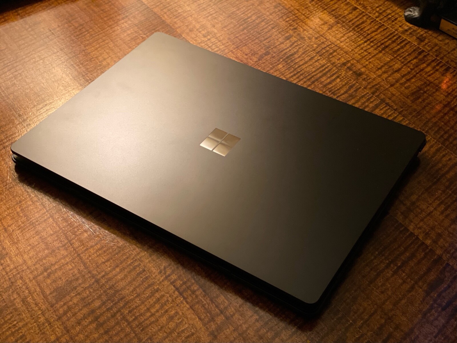 Microsoft Surface Laptop 3 15″ (256GB SSD, AMD Ryzen 5 3rd Gen., 3.70 GHz, 8 GB)
