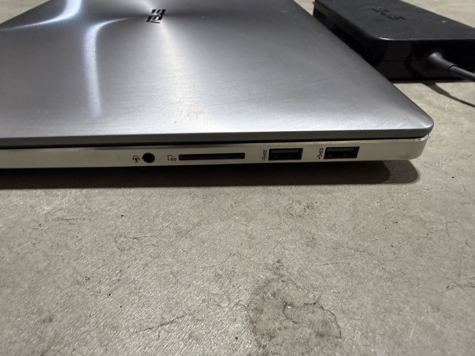 Asus Zenbook UX501V I7-6700HQ 16GB 512GB Win10 W/ AC Adapter