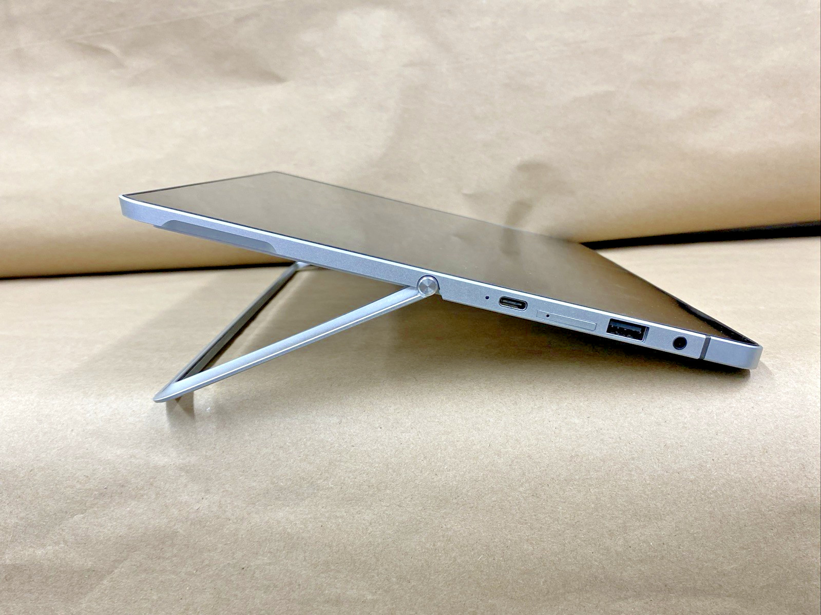 HP x2 1012 G1 – 12″ FHD – m7-6Y75 – 8GB – 256GB SSD – Win 10 Pro – Bad Battery