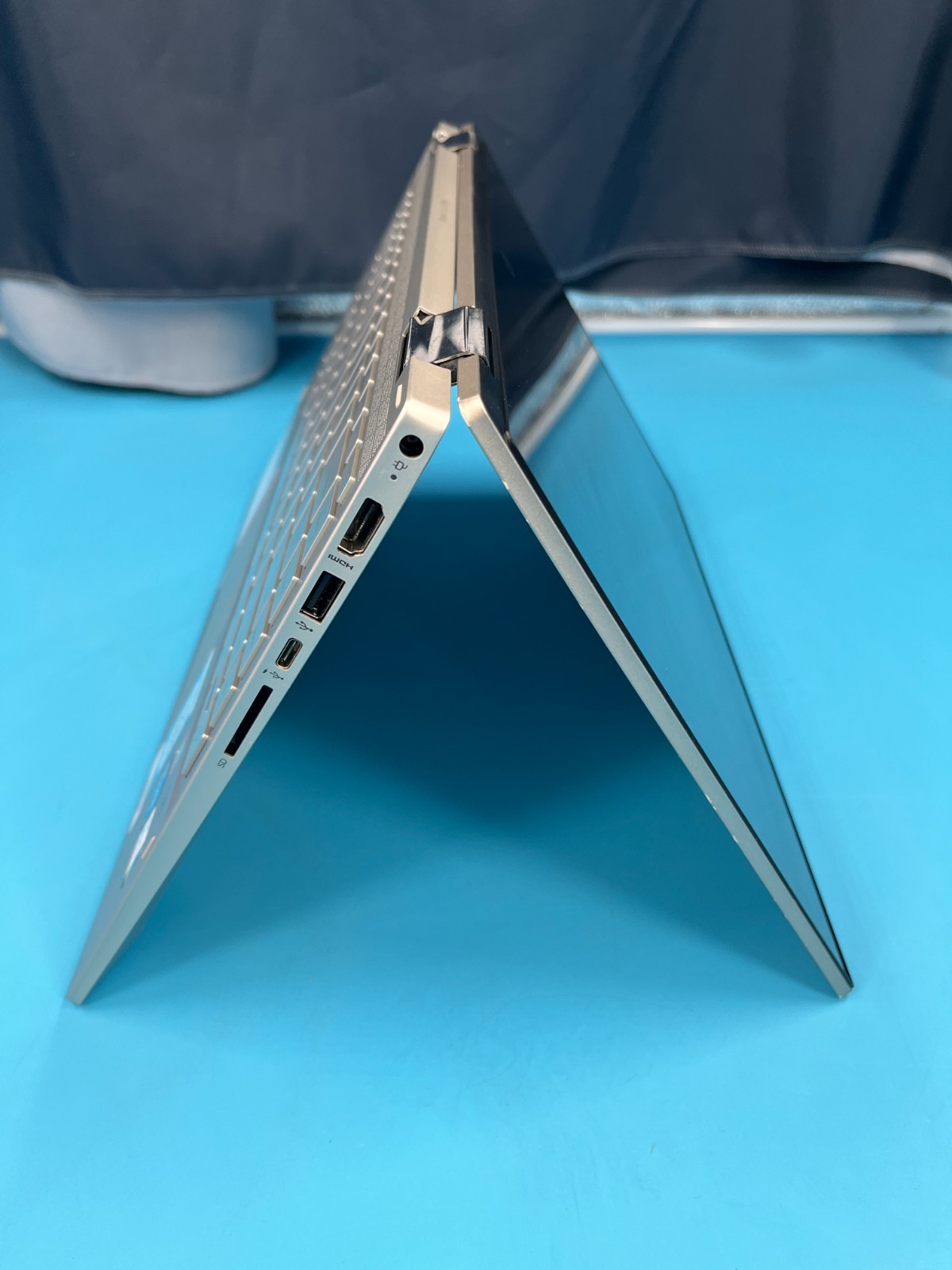 *HP Pavilion x360 Convertible 14m-dw1023dx 14″ i5-1135G7 8GB 256GB NO OS + AC*