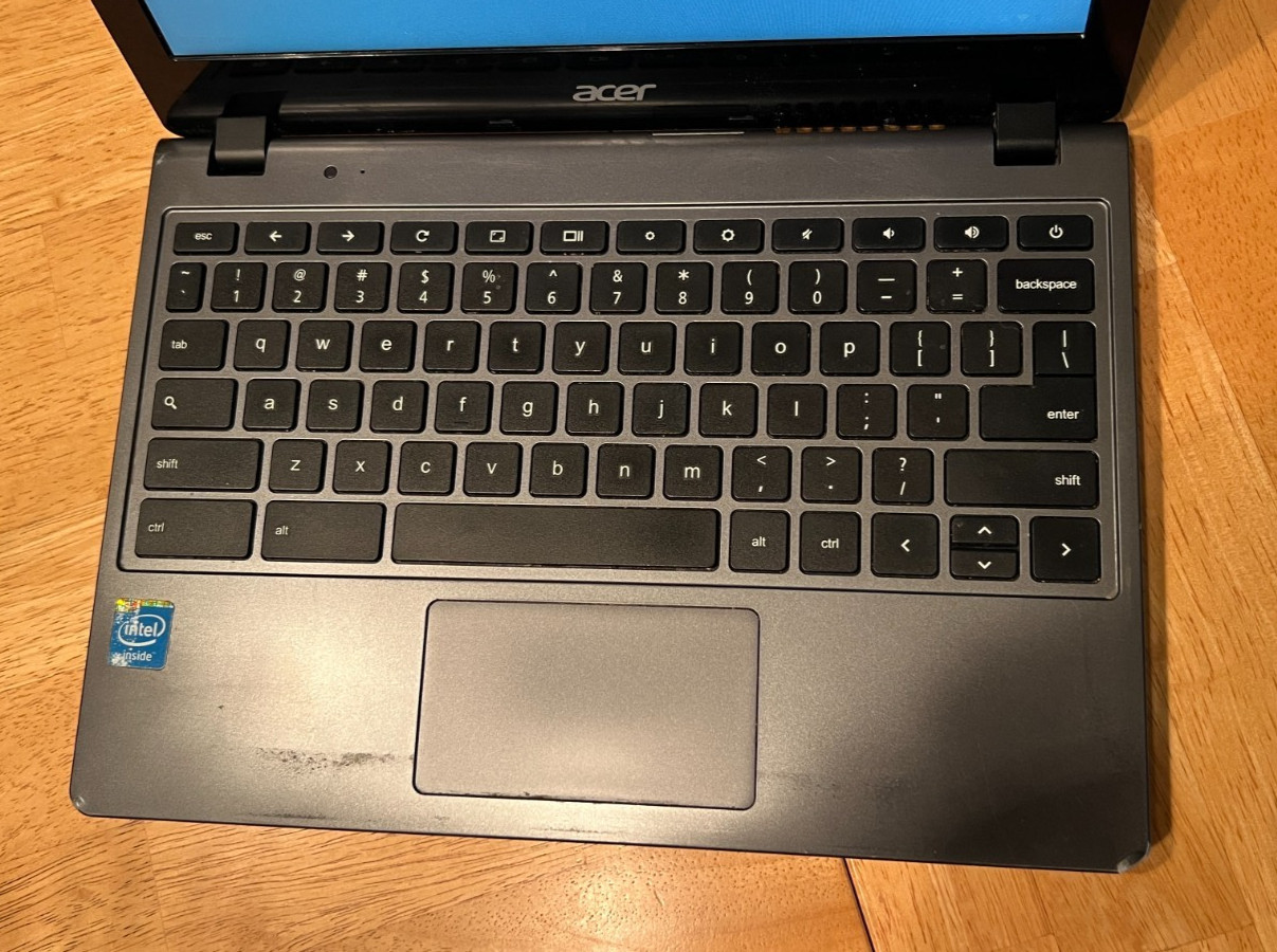 Acer ChromeBook C720 11.6″ (32GB SSD, Intel Celeron, 1.40 GHz, 2GB) Laptop