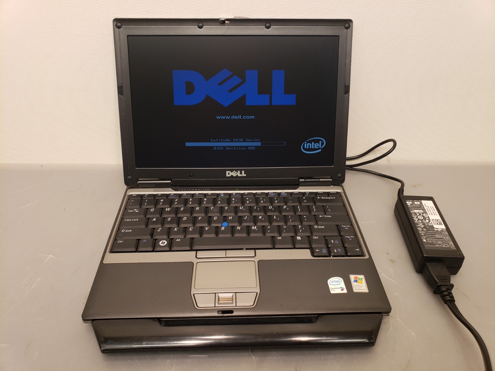 Vintage Dell Latitude D430 Laptop C2D 1.2GHz. 1.5GB 80GB 12″ 1280×800 WinXP