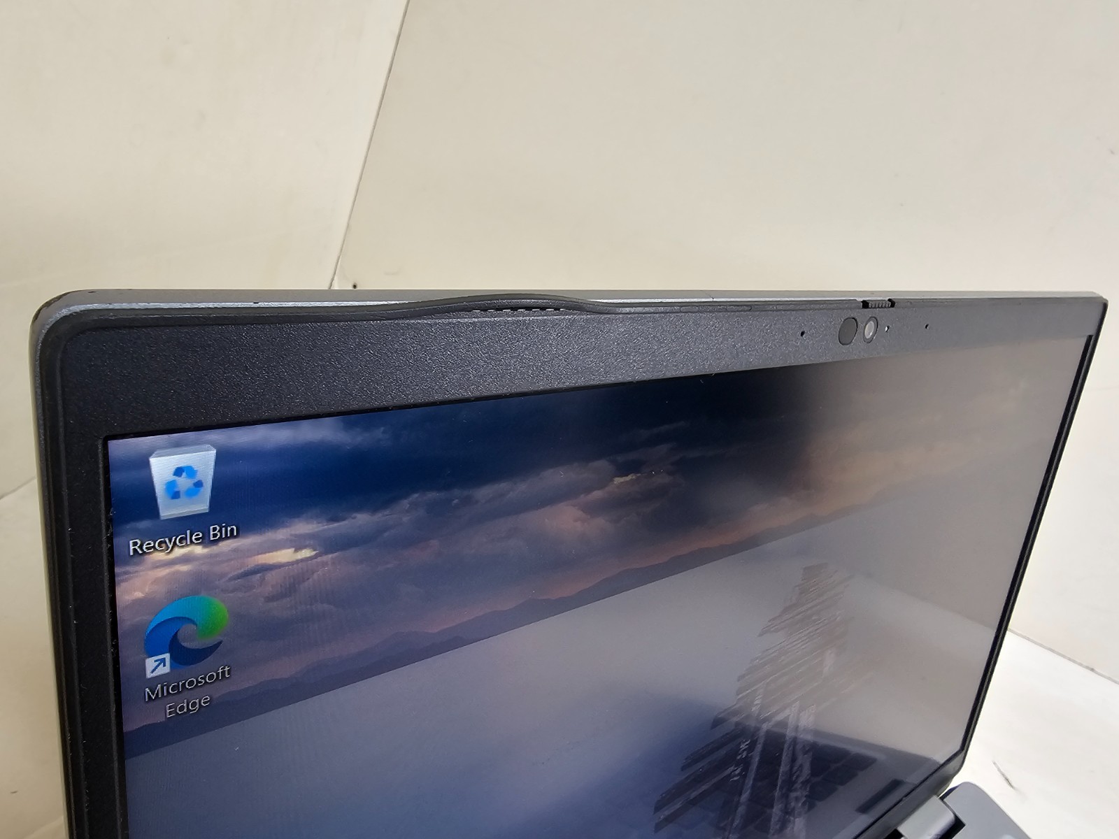 Dell Latitude 5530 Laptop – i5-1245U 16GB 512GB SSD Cam 15.6″ Touchscreen – SP1