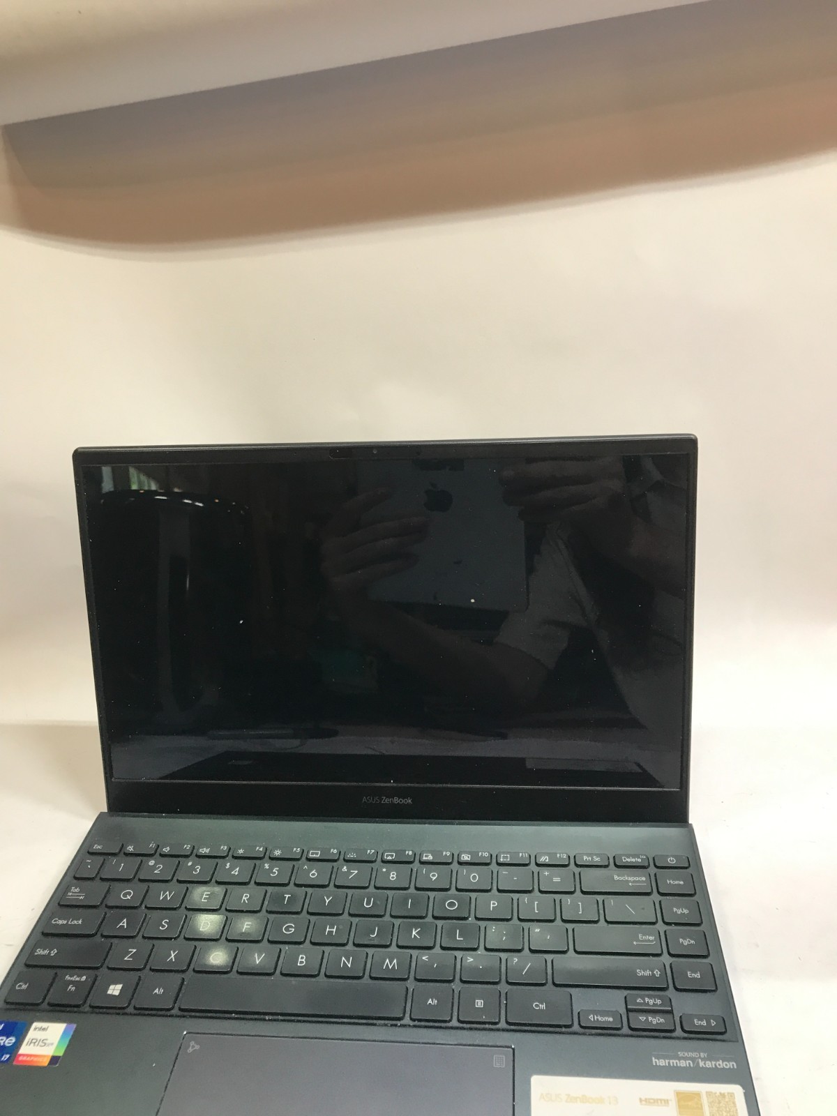 Asus Zenbook 13 UX325E 13″ Intel Core i7 8GB RAM NO SSD/OS For Parts NO POWER
