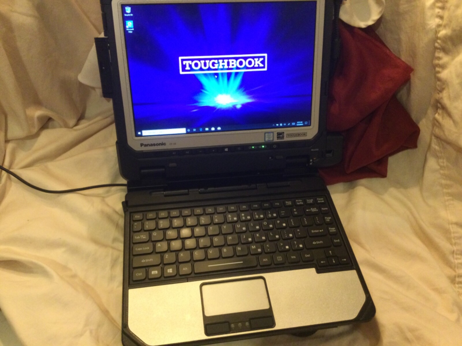 *Panasonic Toughbook CF-33 i5-7300U 2.6Ghz 8gb 256gb SSD LTE GPS w/VVK331M DOCK
