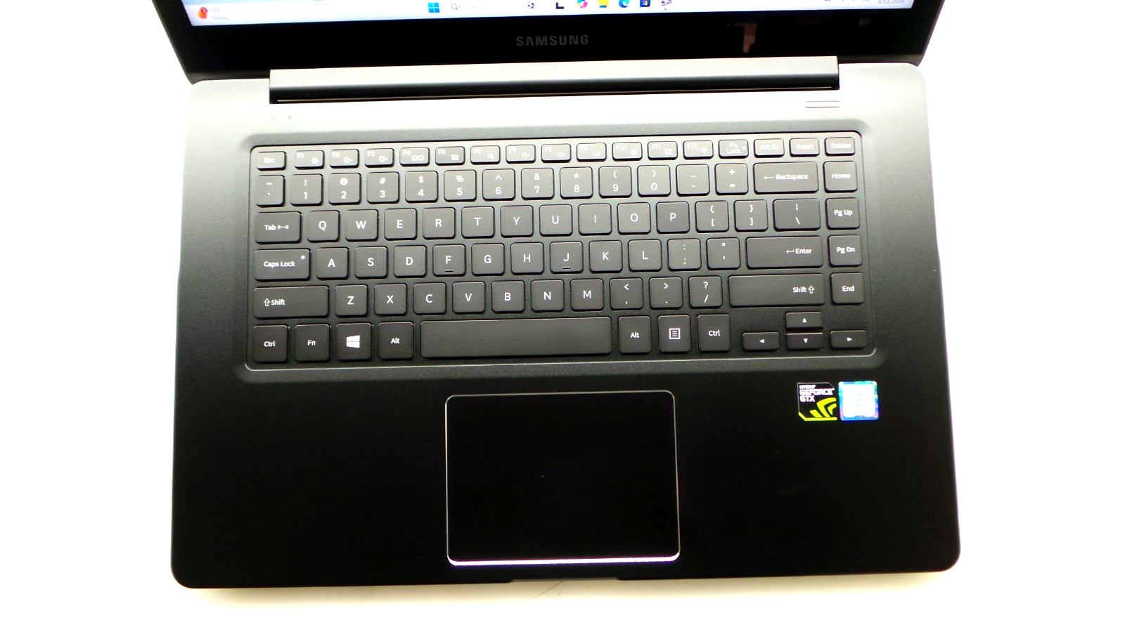 Samsung Notebook NP940Z5L | 15.6″ | i7-6700HQ | 8GB 256GB SSD | Touchscreen
