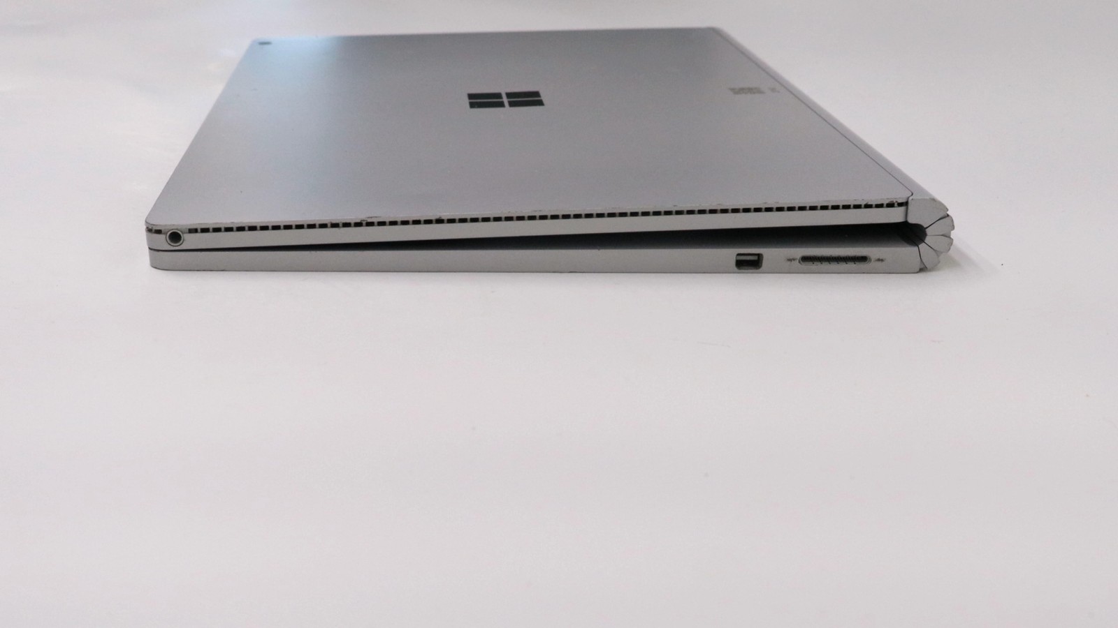 Microsoft Surface Book 13″ i7-6600u 16GB 512GB – Good