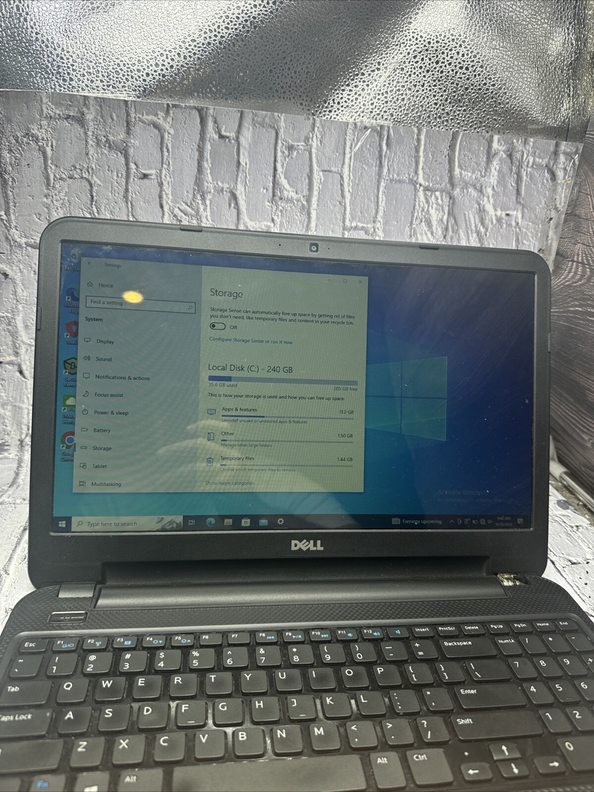 Dell PJ8GD Inspiron 15 w/ Power Adapter + Intel i3 1.80GHz 4GB Ram 240 gB
