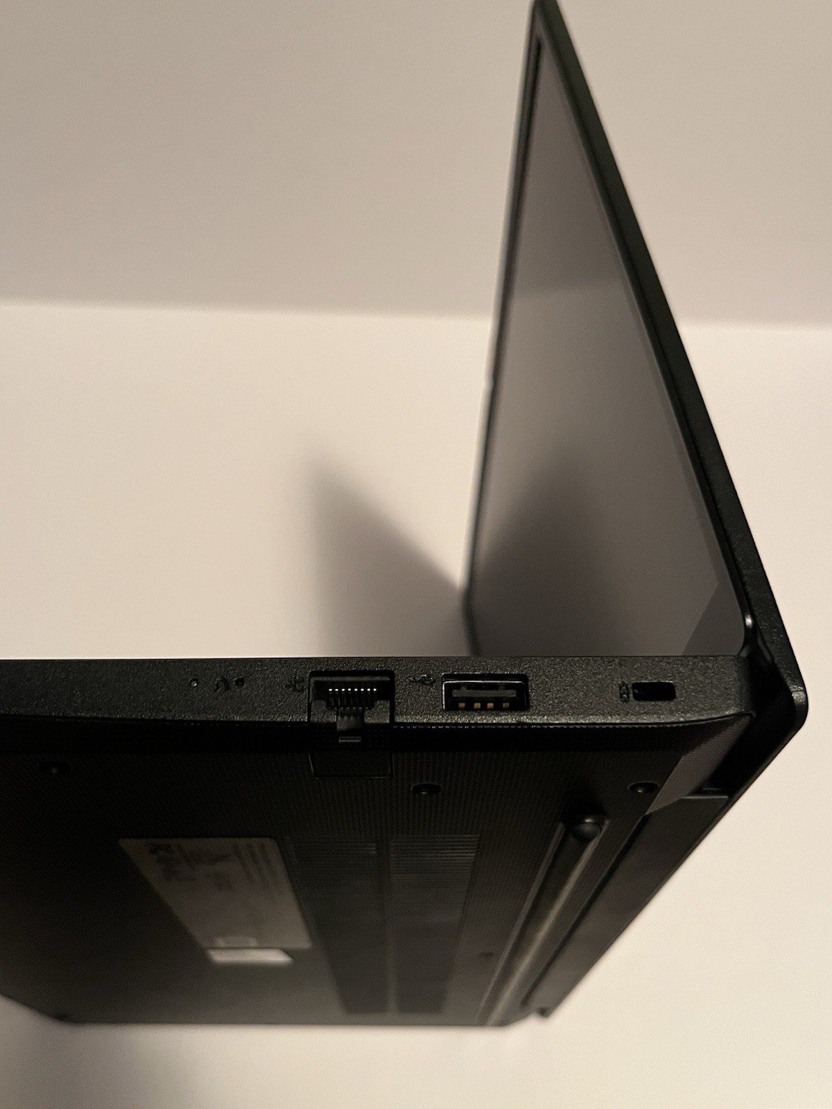 Lenovo V14 G3 IAP [FOR PARTS] – doesn’t boot – Core i5, no ram/no hdd #059