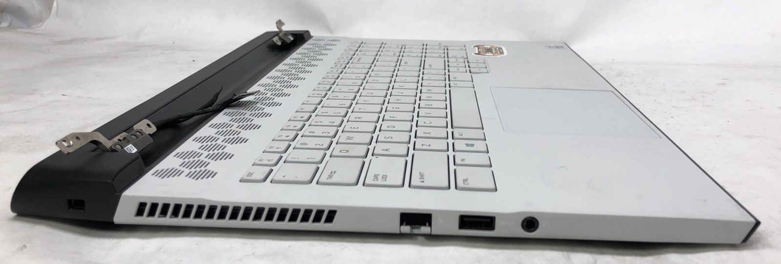 Alienware m15 R3, Intel Core i7-10750H, RTX 2070, 16GB RAM, NO SSD/OS, FOR PARTS