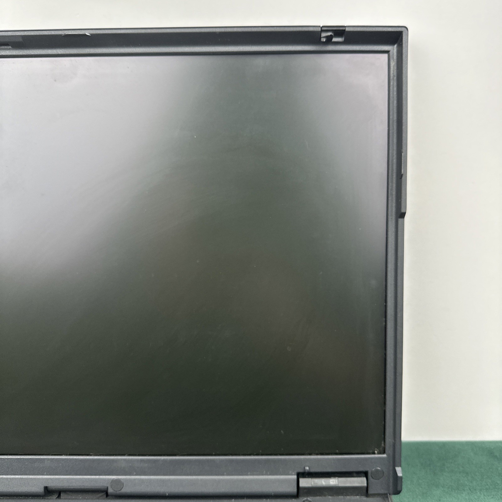 IBM ThinkPad T22 Laptop Type 2647 Vintage Windows 98/2000 Parts Repair As Is