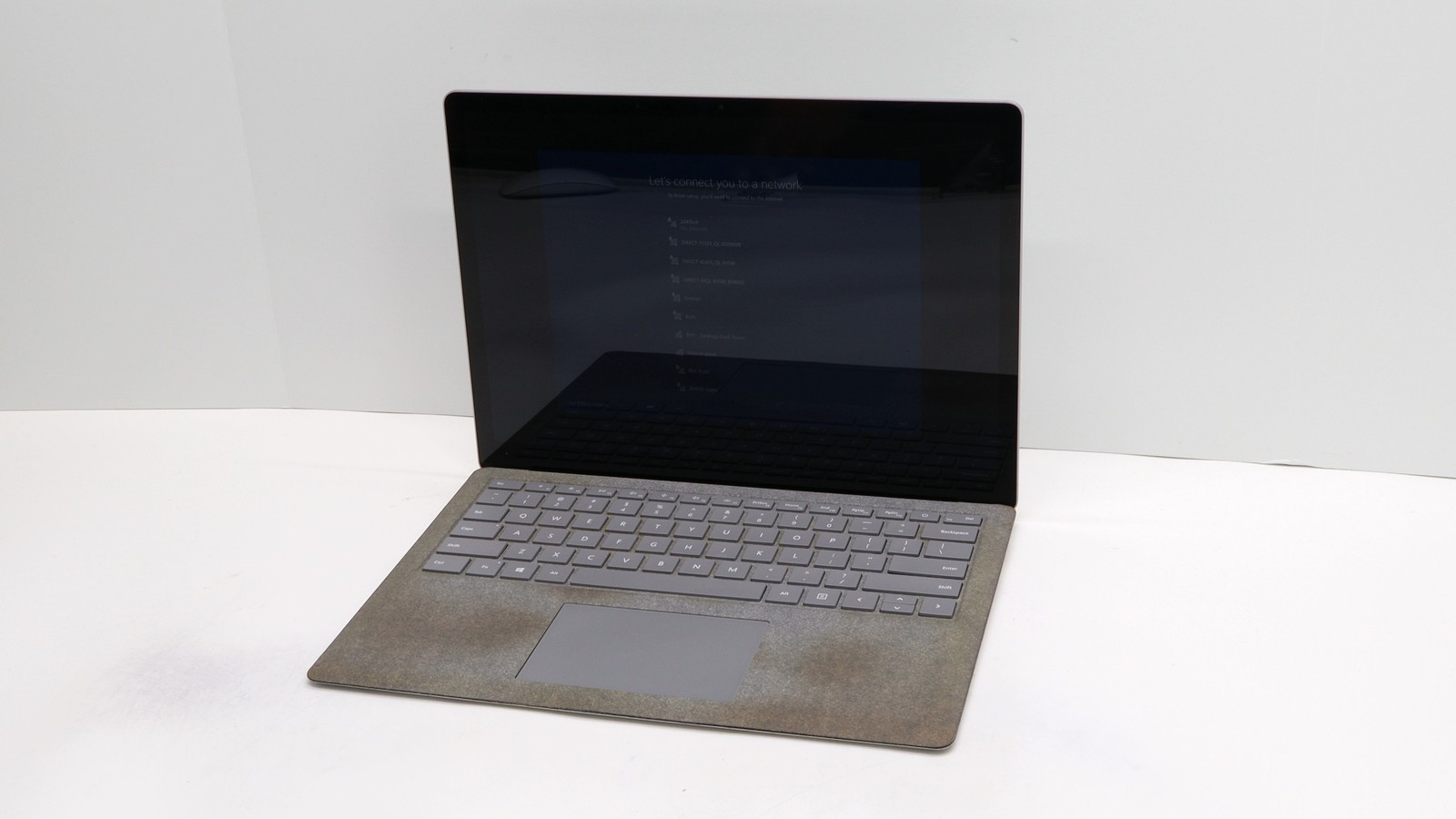 Microsoft Surface Laptop 14″ i7-7660u 16GB 512GB – Fair READ DESC