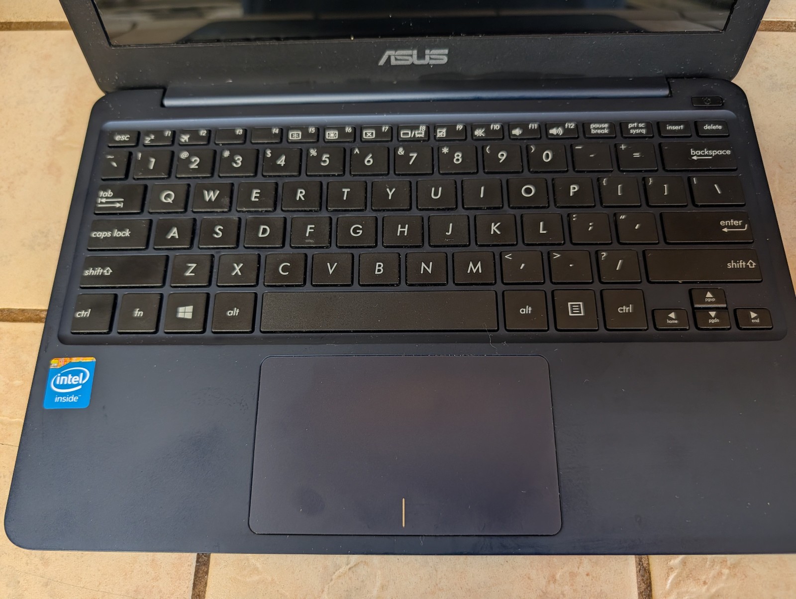ASUS EeeBook X205T / X205TA 11.6″ Laptop w/ Charger – Works Only Plugged In