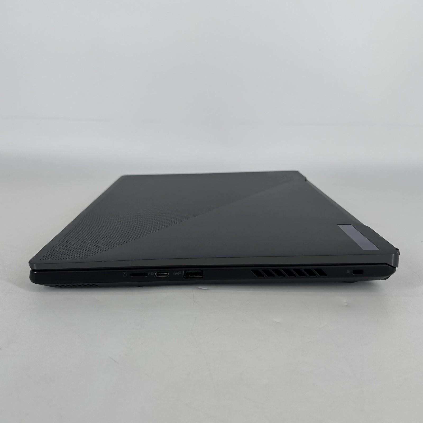 Asus ROG Zephyrus M16 GU604 240Hz QHD+ i9-13900H 16GB 1TB RTX 4070 BAD USB PORTS