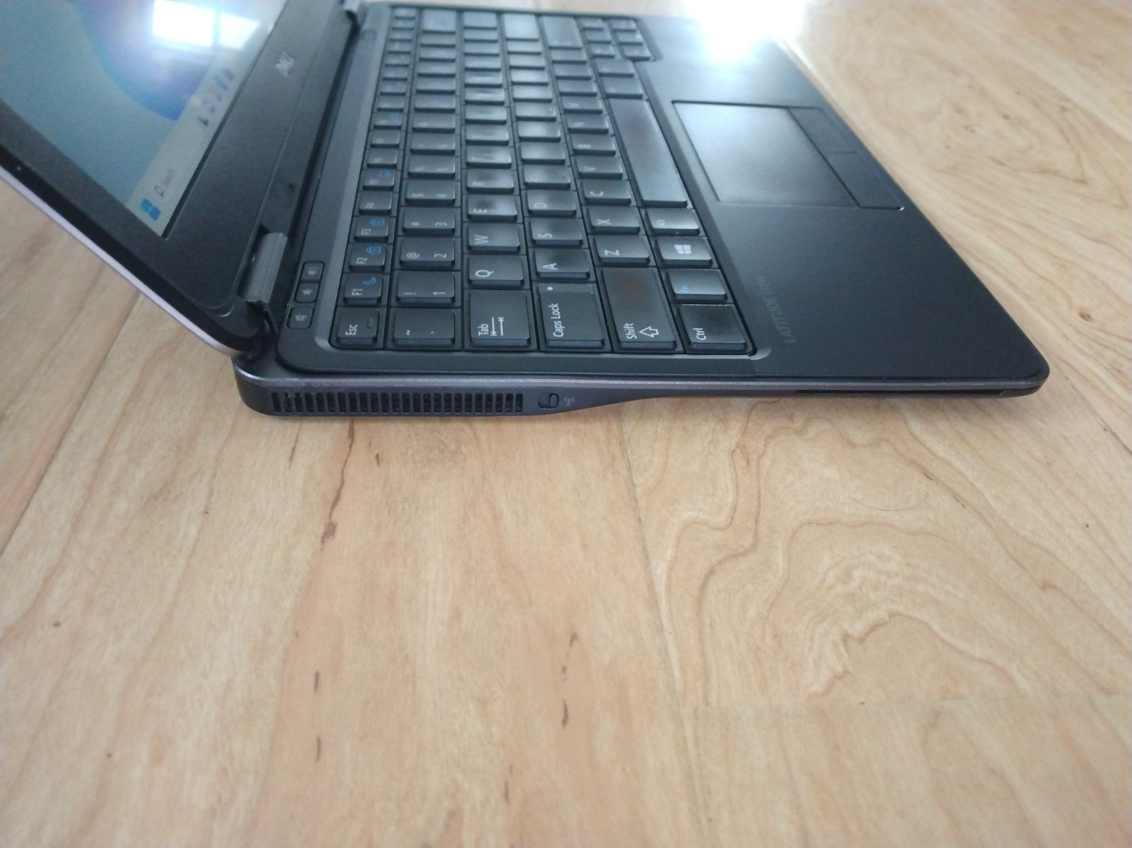 Used Dell Latitude e7240 Core i5 Wndows 11 256GB SSD Drive 8gb RAM laptop