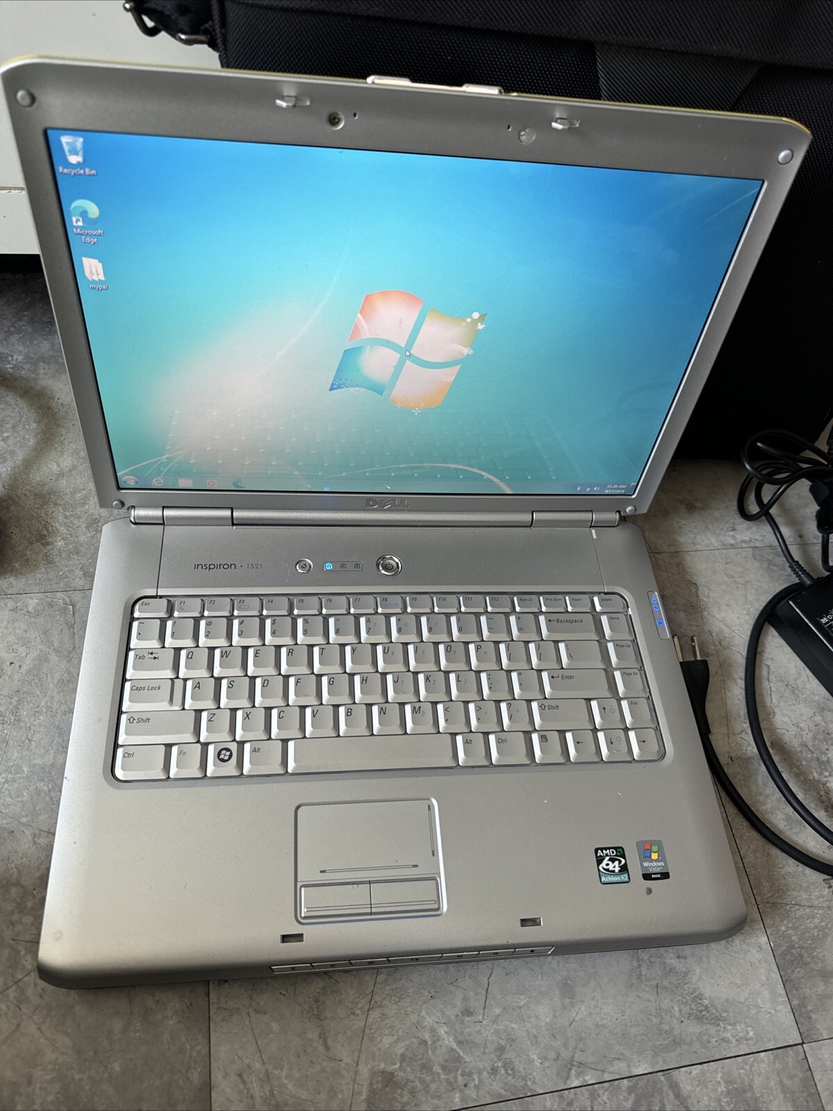 Lg Wdscreen Dell Inspiron 1521 Laptop 1.GB Windows 7 Pro AMD Turion 64×2 Battery