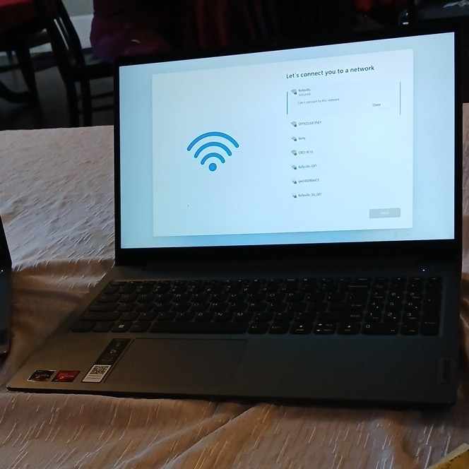 Lenovo IdeaPad 3 15.6″ Ryzen 3 8GB RAM 256GB SSD Win 11 Gray Charger