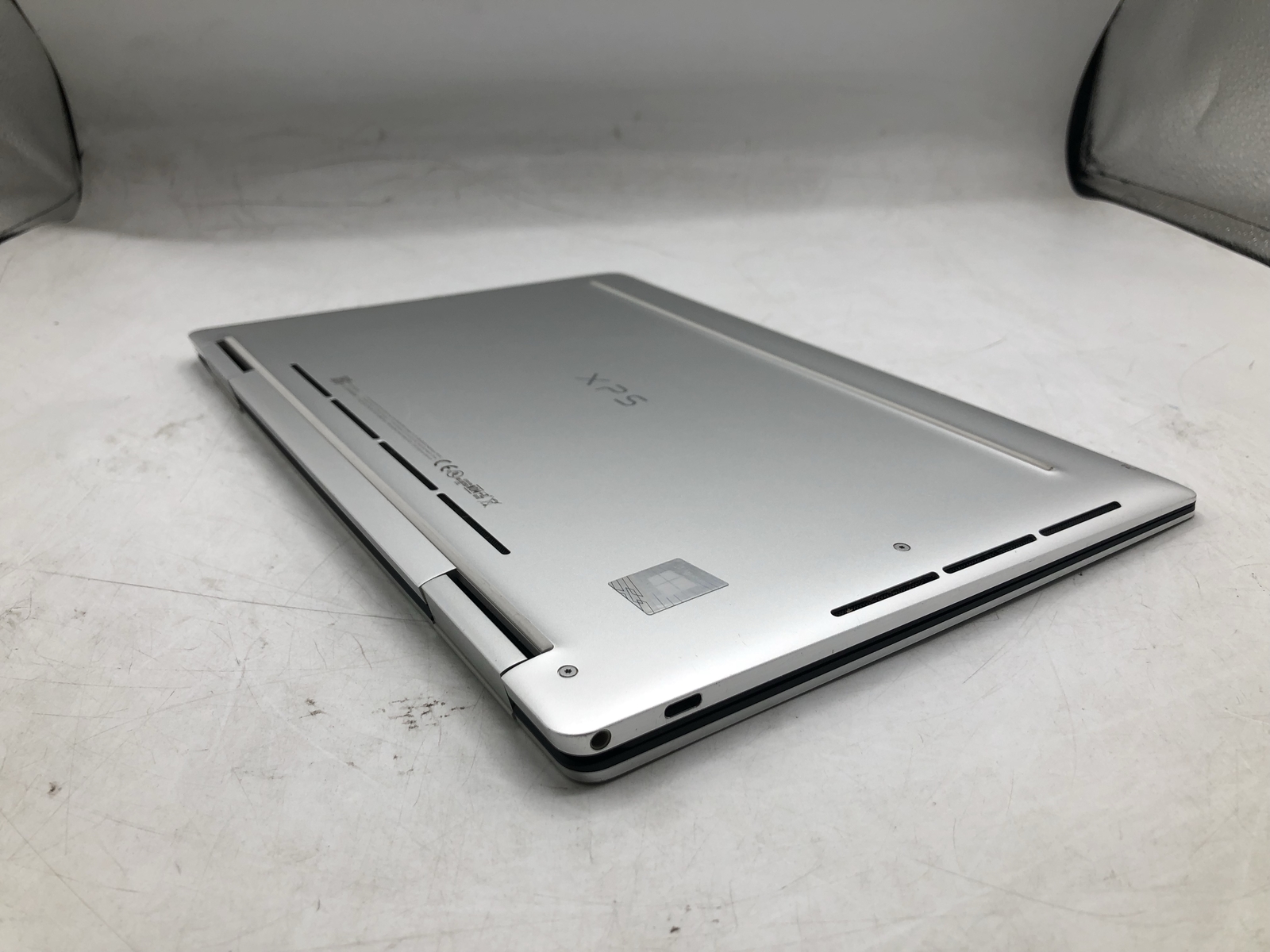 DELL XPS 13 9310 2-In-1 13.4″ i5 2.4GHz 8GB 256GB Low Battery Health GRADE C