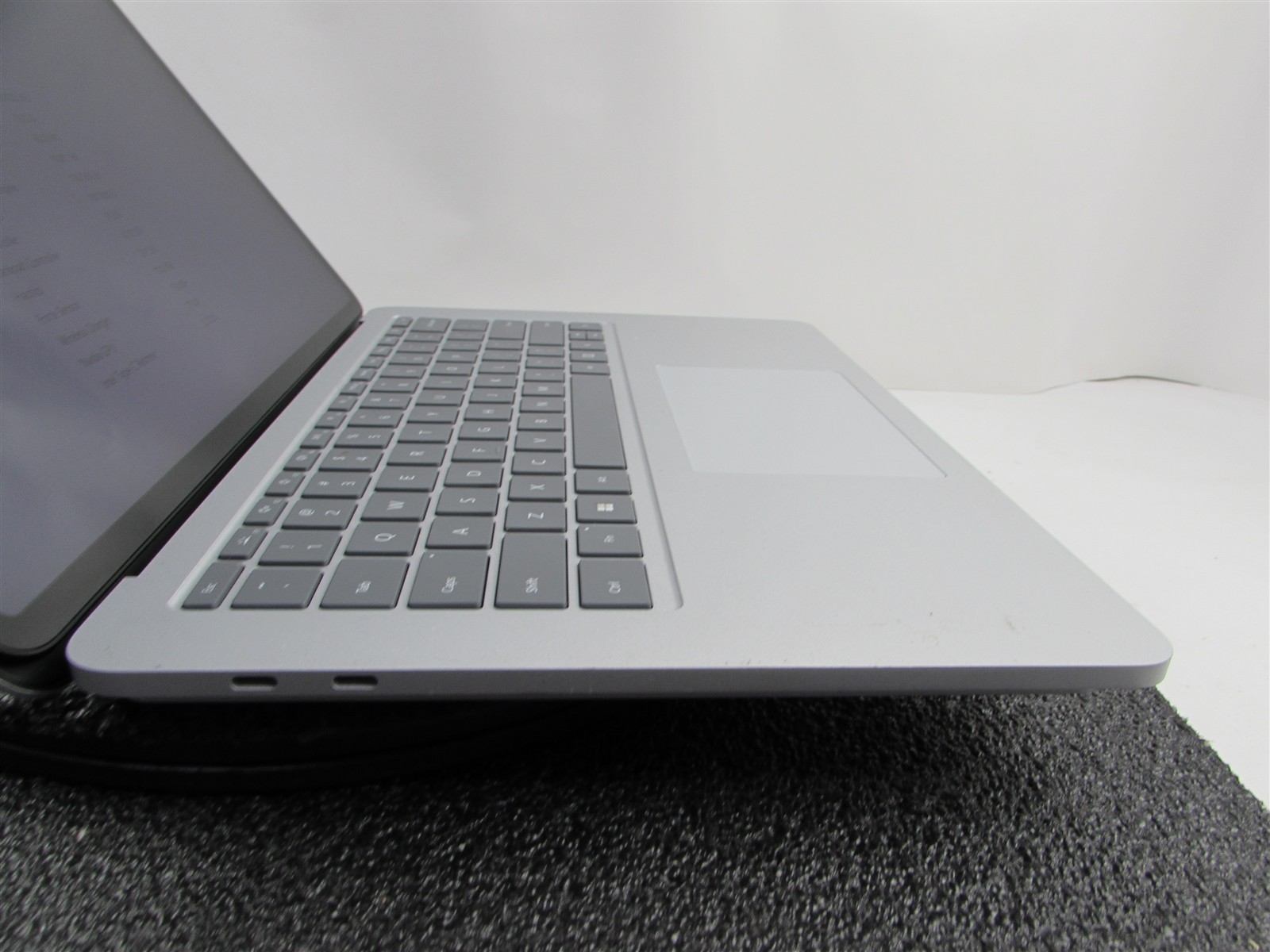 Microsoft Surface Laptop Studio 1964 i7-11370H 1TB SSD 32GB RTX A2000 *No A/C*