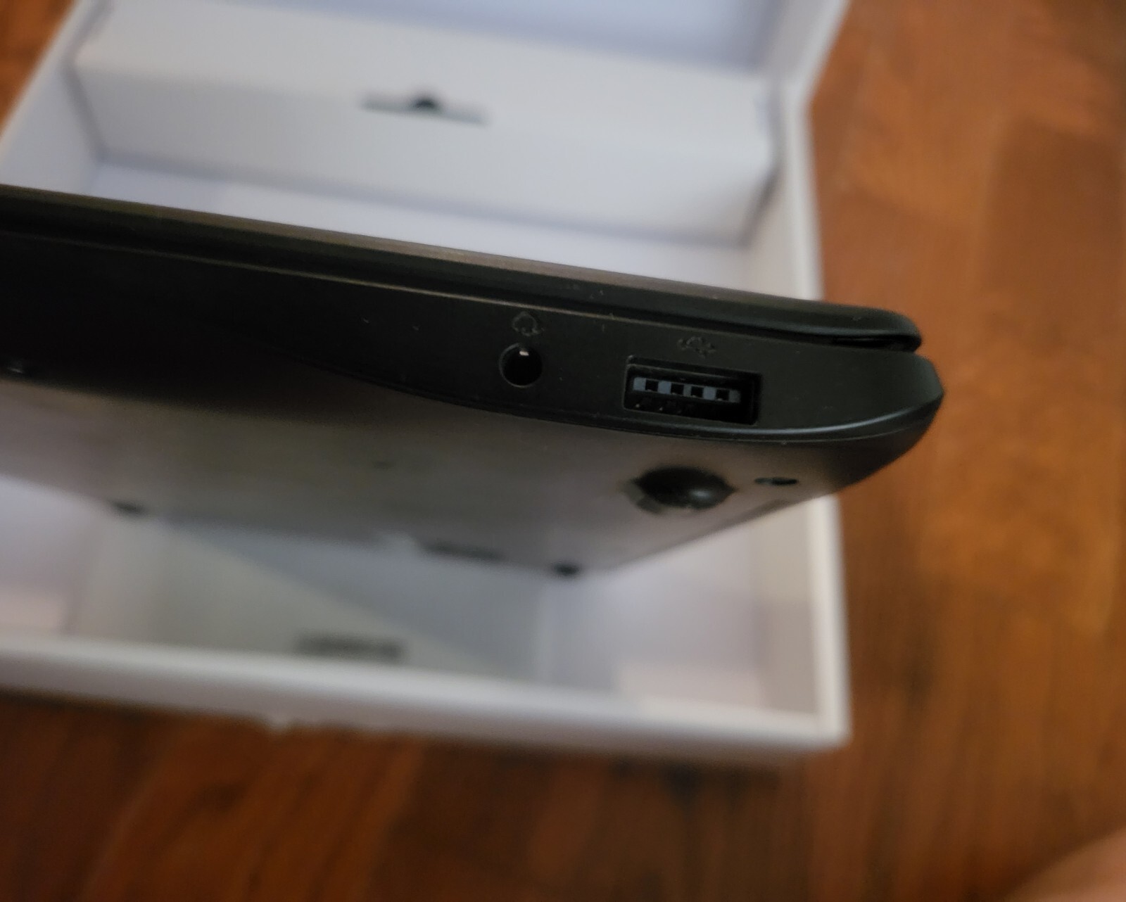 SAMSUNG XE503C12-K01US 11.6″ CHROMEBOOK 2 COMPUTER With Box Mouse Manual Charge