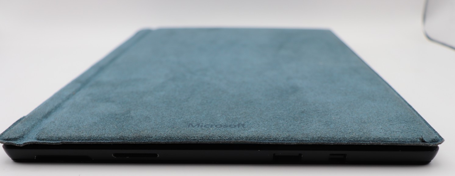 Microsoft Surface Pro 6✔12.3″✔i7-8650U✔512GB SSD✔16GB RAM✔Wins11✔BLK✔W/KB